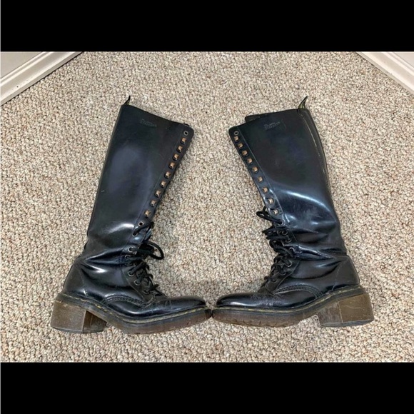 Some slight cracking on top of foot. Well loved. Vintage. Made in England. - Picture 3 of 4